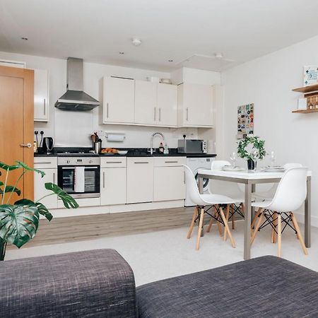 Central Modern Flat For 4-6 & Dedicated Parking Henley-on-Thames Dış mekan fotoğraf