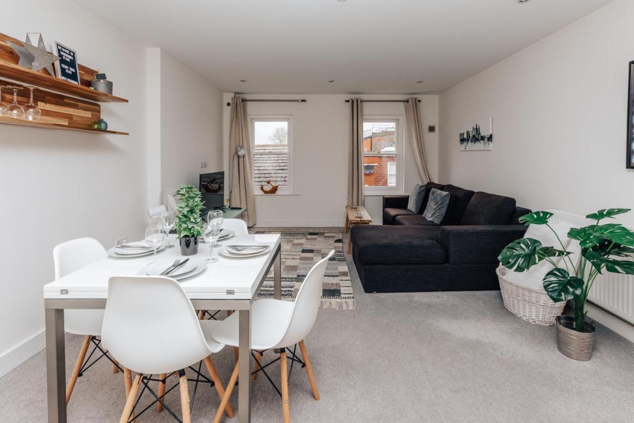Central Modern Flat For 4-6 & Dedicated Parking Henley-on-Thames Dış mekan fotoğraf