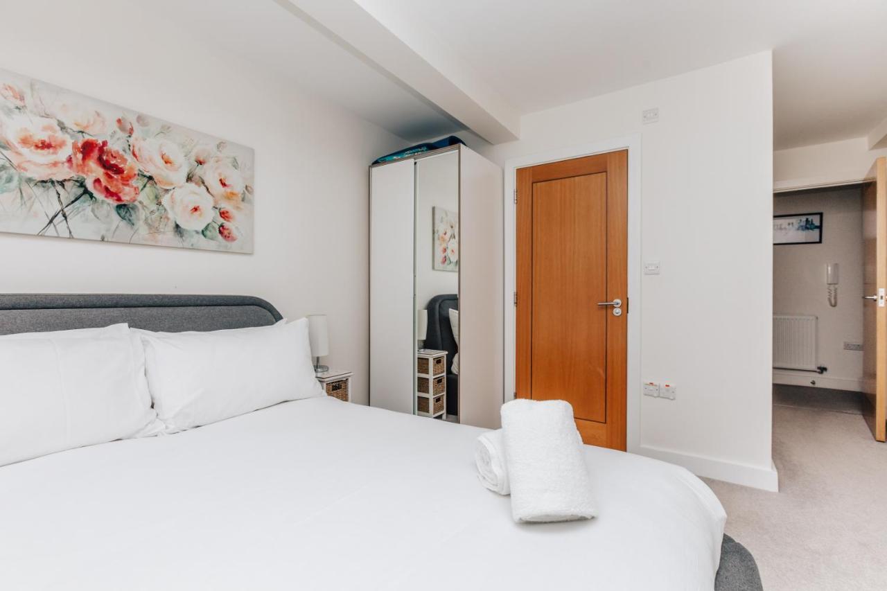 Central Modern Flat For 4-6 & Dedicated Parking Henley-on-Thames Dış mekan fotoğraf