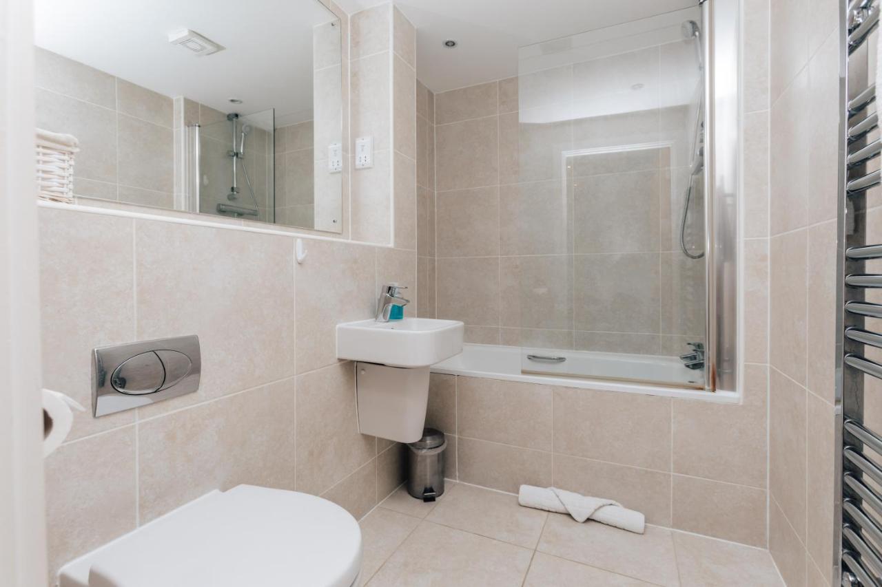 Central Modern Flat For 4-6 & Dedicated Parking Henley-on-Thames Dış mekan fotoğraf