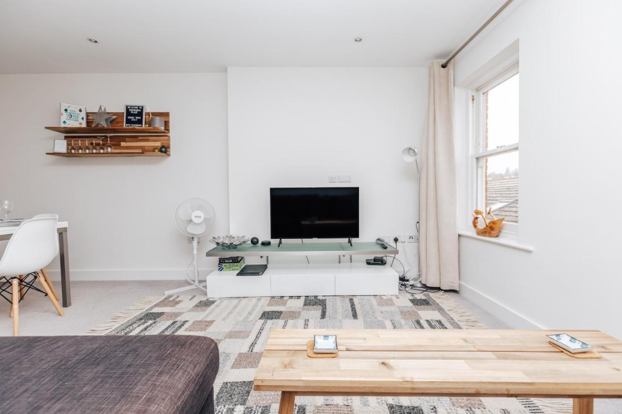 Central Modern Flat For 4-6 & Dedicated Parking Henley-on-Thames Dış mekan fotoğraf