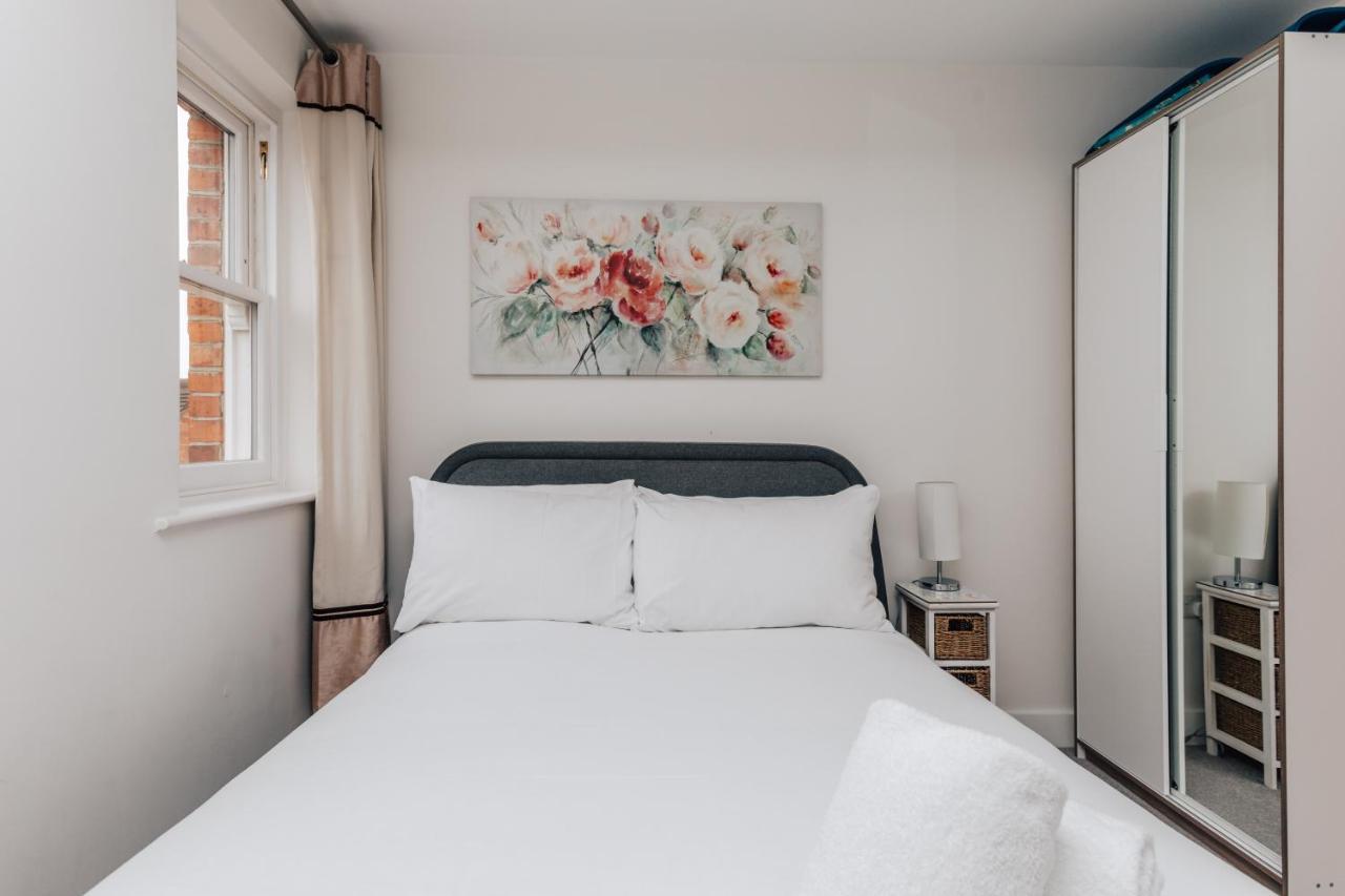 Central Modern Flat For 4-6 & Dedicated Parking Henley-on-Thames Dış mekan fotoğraf