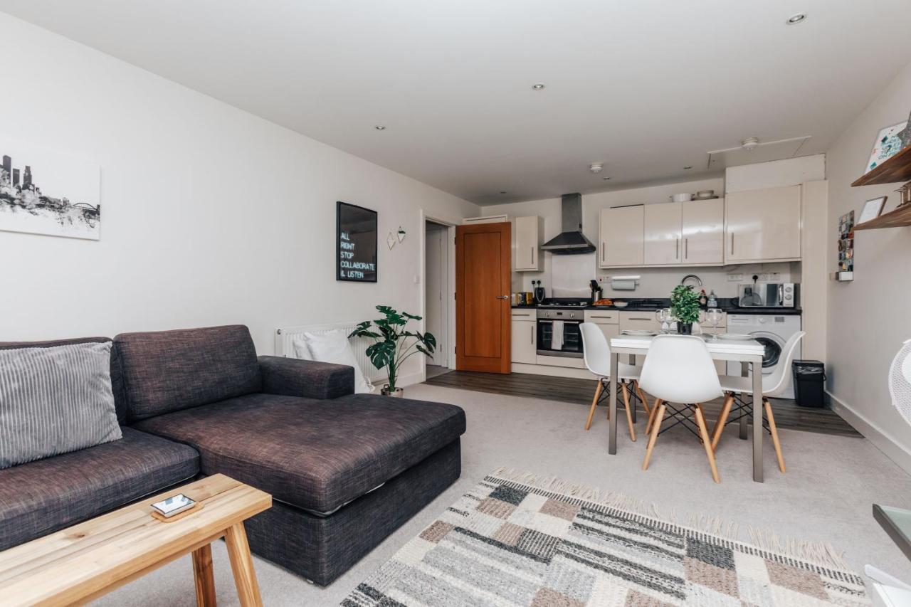 Central Modern Flat For 4-6 & Dedicated Parking Henley-on-Thames Dış mekan fotoğraf