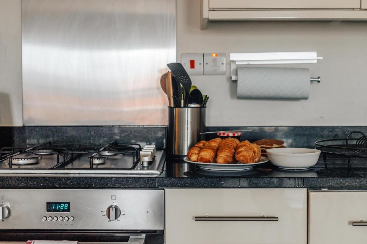 Central Modern Flat For 4-6 & Dedicated Parking Henley-on-Thames Dış mekan fotoğraf
