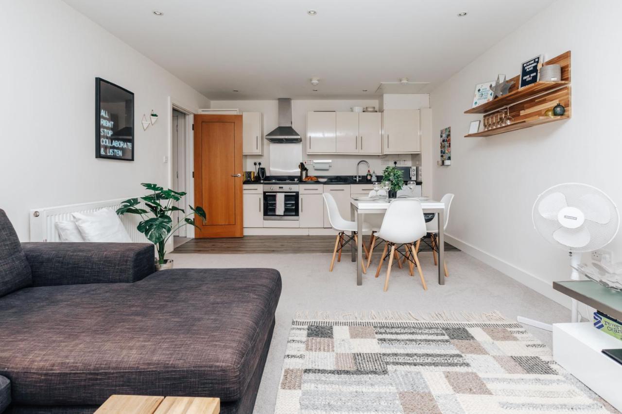 Central Modern Flat For 4-6 & Dedicated Parking Henley-on-Thames Dış mekan fotoğraf