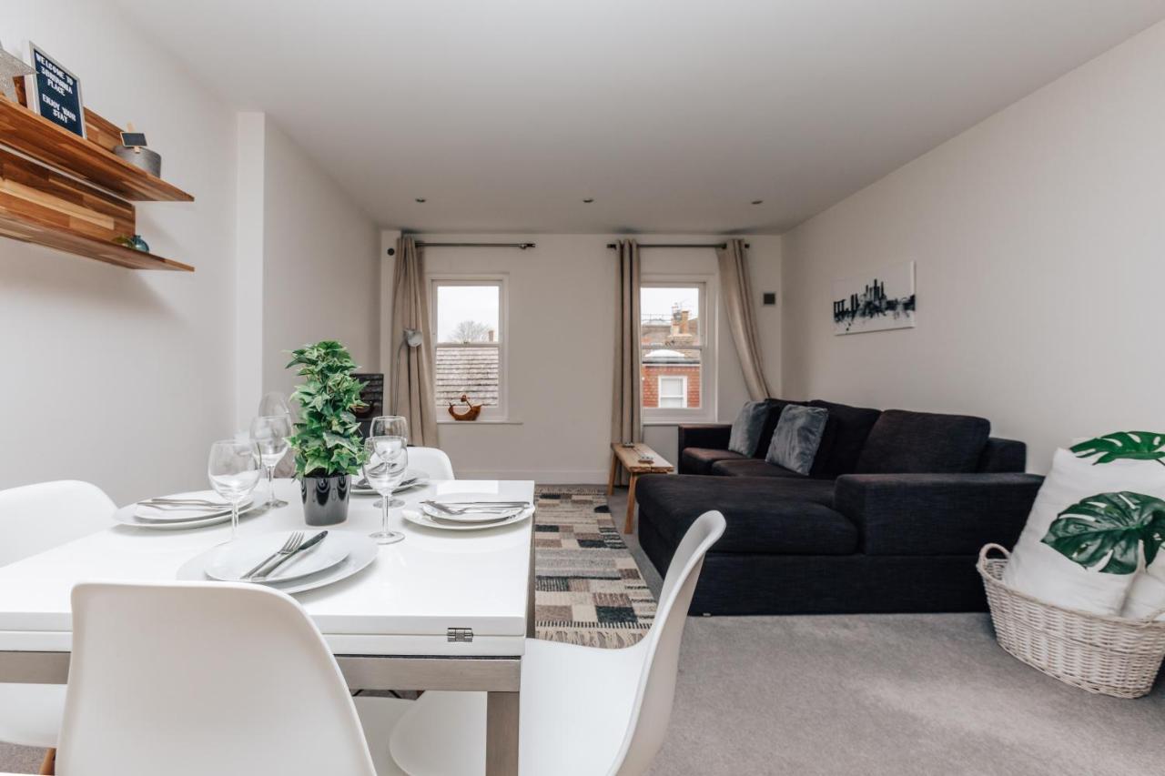 Central Modern Flat For 4-6 & Dedicated Parking Henley-on-Thames Dış mekan fotoğraf
