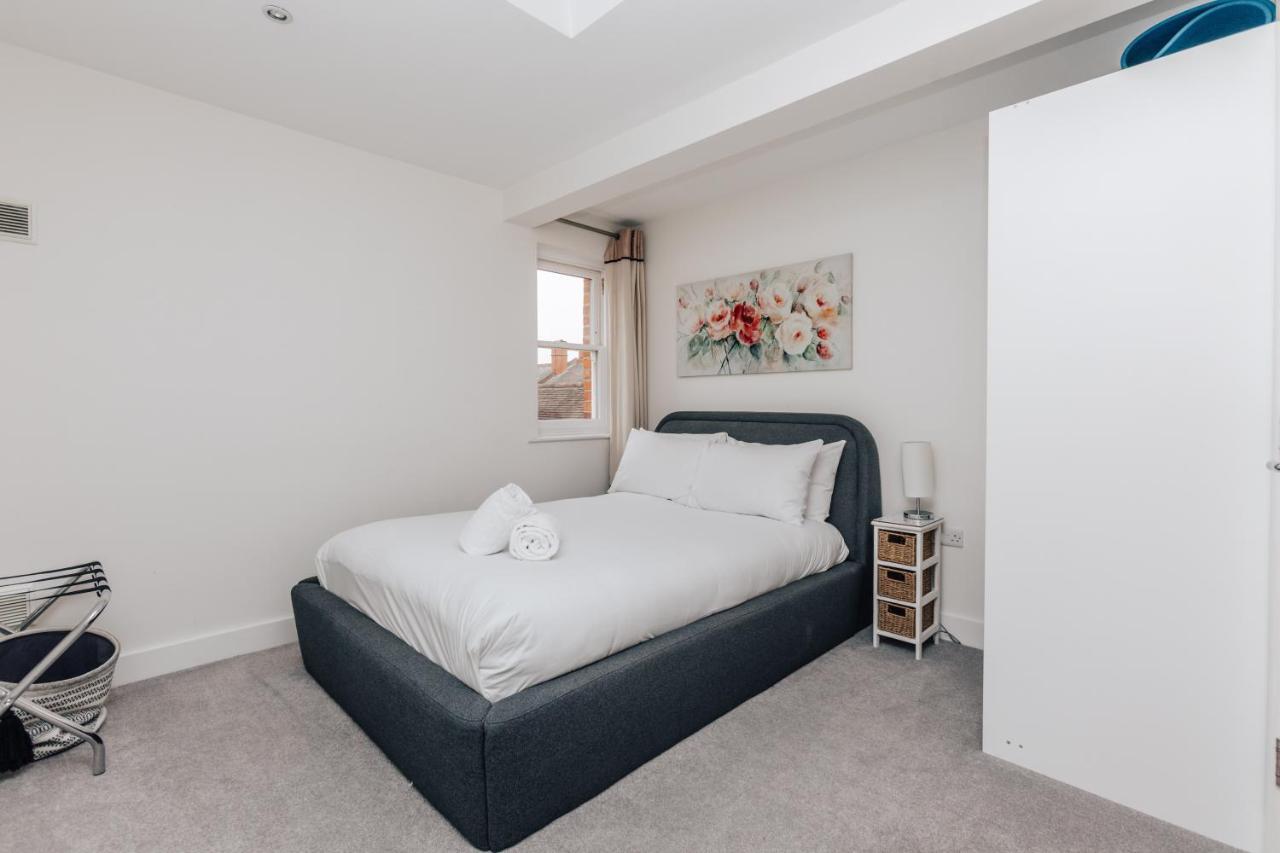 Central Modern Flat For 4-6 & Dedicated Parking Henley-on-Thames Dış mekan fotoğraf