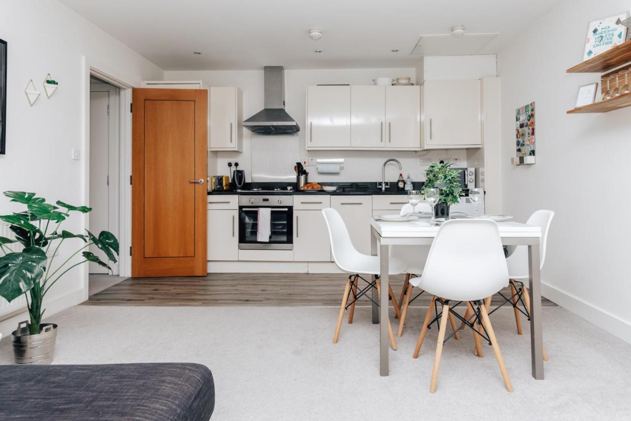 Central Modern Flat For 4-6 & Dedicated Parking Henley-on-Thames Dış mekan fotoğraf