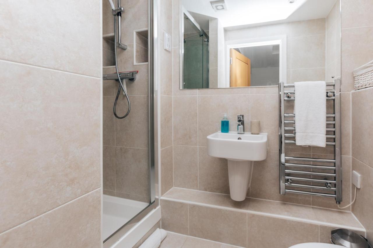 Central Modern Flat For 4-6 & Dedicated Parking Henley-on-Thames Dış mekan fotoğraf