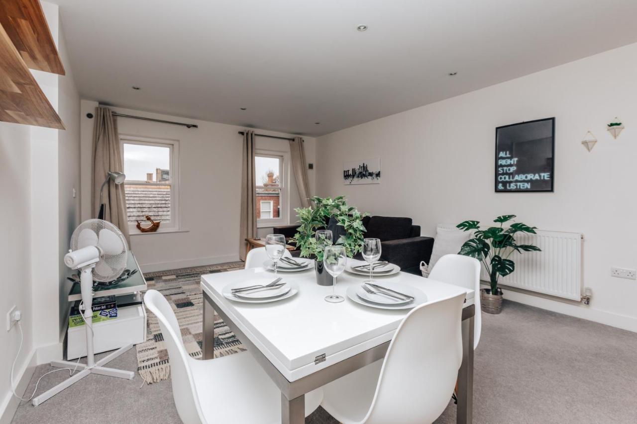 Central Modern Flat For 4-6 & Dedicated Parking Henley-on-Thames Dış mekan fotoğraf